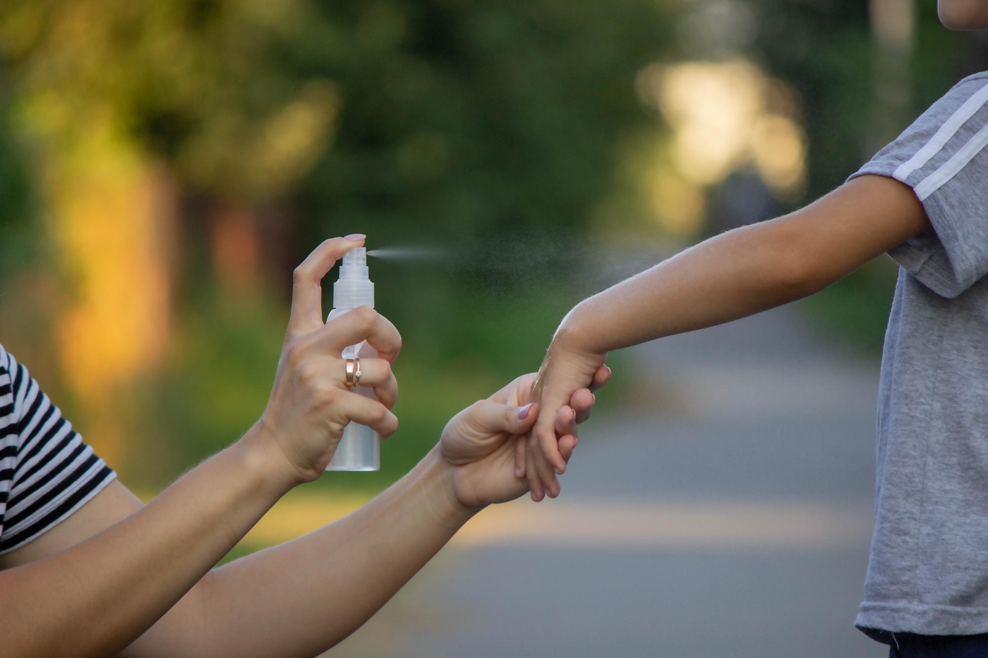 Phòng Muỗi Đốt Tại Nhà Và Khu Dân Cư: Chọn Kem/Xịt Đúng Và Dùng An Toàn Cho Cả Gia Đình
