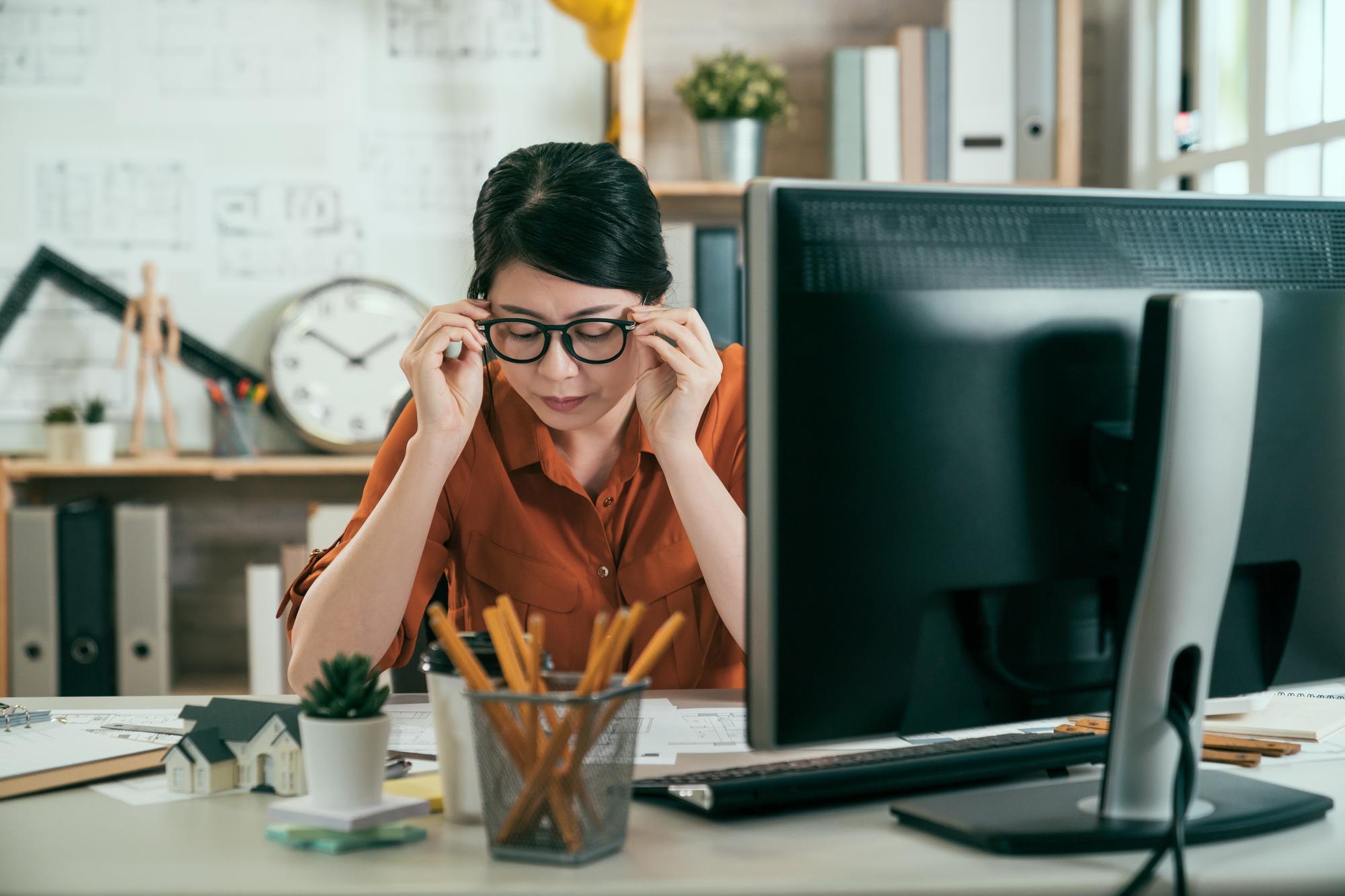Mỏi Mắt Máy Tính — Bảo Vệ Mắt Đúng Cách Cho Dân Văn Phòng